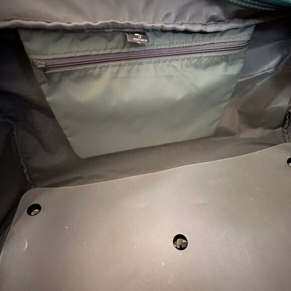 Delsey ~ Green Overnight/Duffle Bag ~ Gently used ~ shoulder strap included - Picture 12 of 12